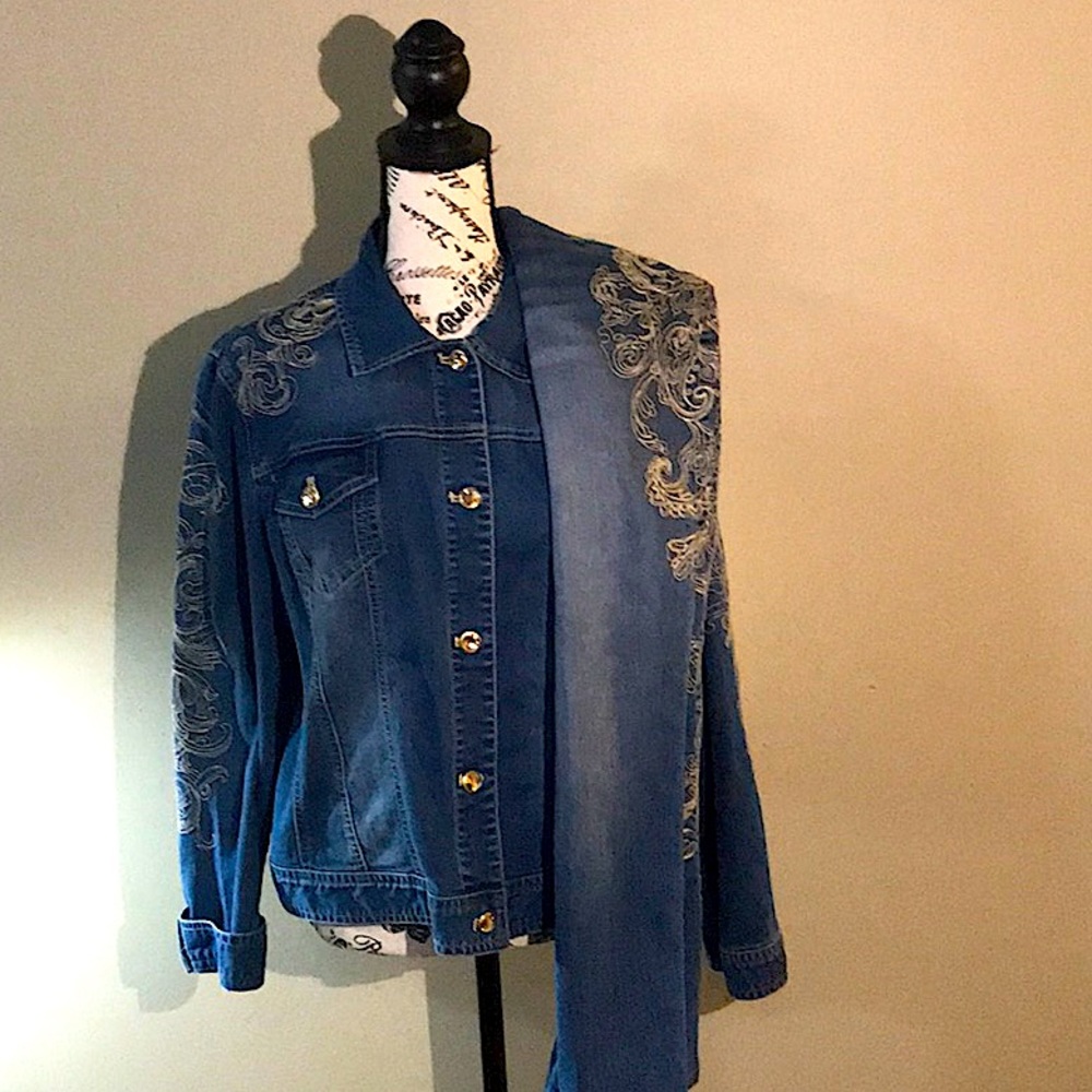 Chico’s embroidered Denim Women’s Jacket S3 or M, & Capris size 1.5 fits like 10